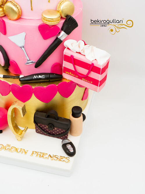 Makyaj Malzemeli Tasarım Pasta