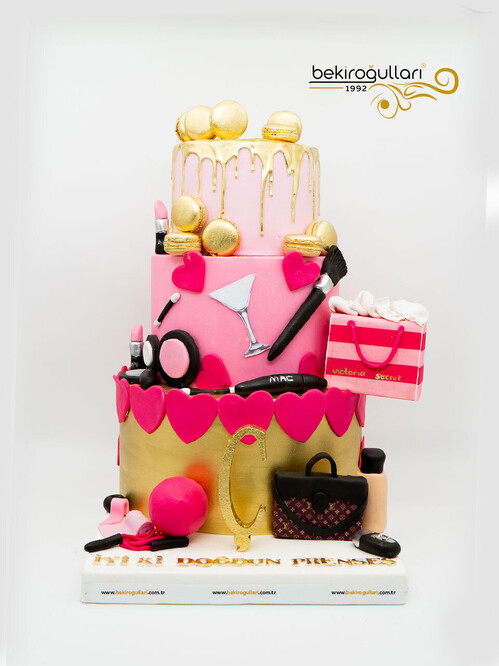 Makyaj Malzemeli Tasarım Pasta