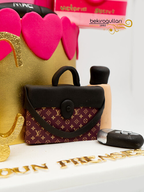 Makyaj Malzemeli Tasarım Pasta