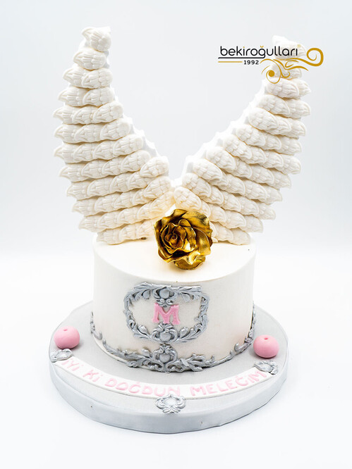 Melek Kanatlı Çiçekli Konsept Pasta