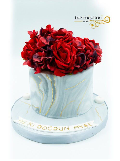 Mermer Desenli Güllü Model Doğum Günü Pastası