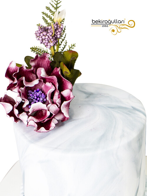 Mermer Desenli Kırmızı Güllü Model Konsept Söz Nişan Pastası