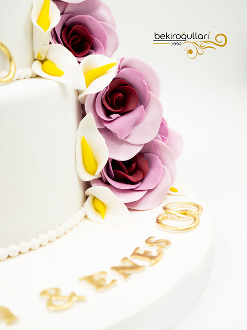 Mor Çiçekli Butik Pasta