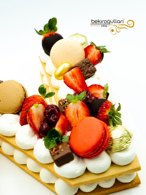 N Harfi Meyveli Konsept Pasta