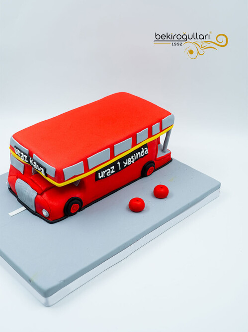 Otobüs Şeklinde Model Pasta