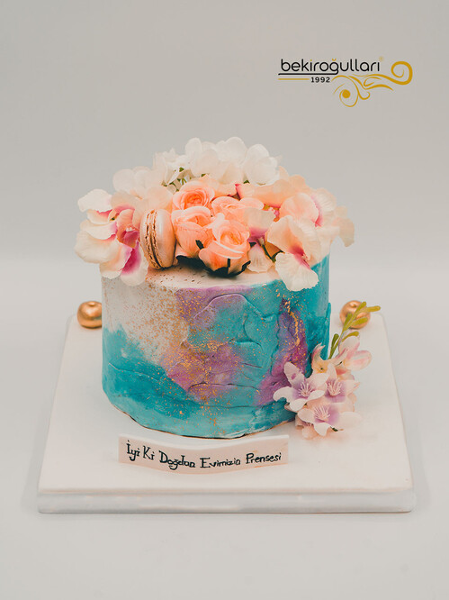 Renkli Çiçekler Makaronlar Konsept Pasta