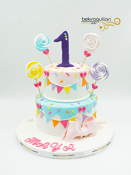 Renkli Süslemeli Konsept Pasta