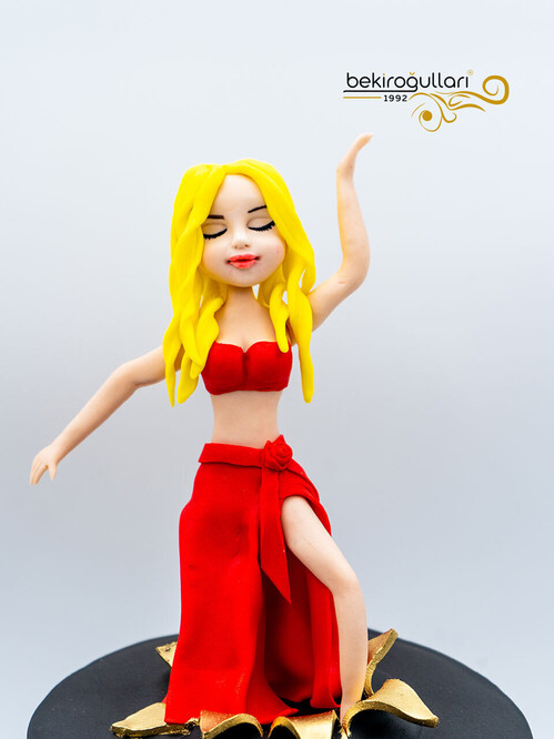 Sarı Saçlı Kadın Figürlü Konsept Pasta