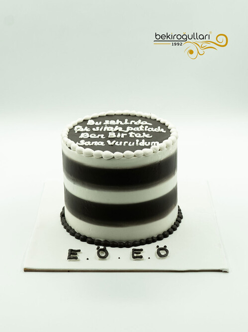 Siyah ve Beyaz Naked Konsept Pasta