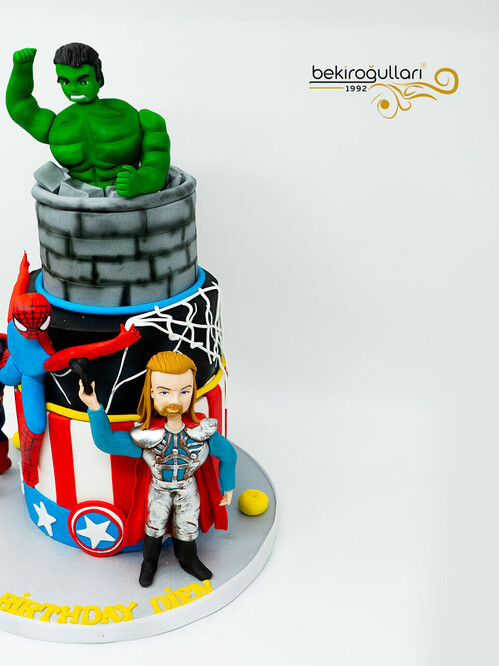 Süper Kahramanlar Tasarım Pasta