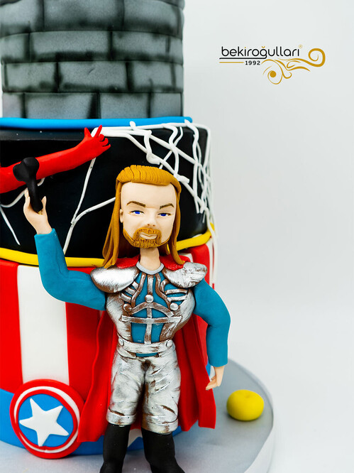 Süper Kahramanlar Tasarım Pasta