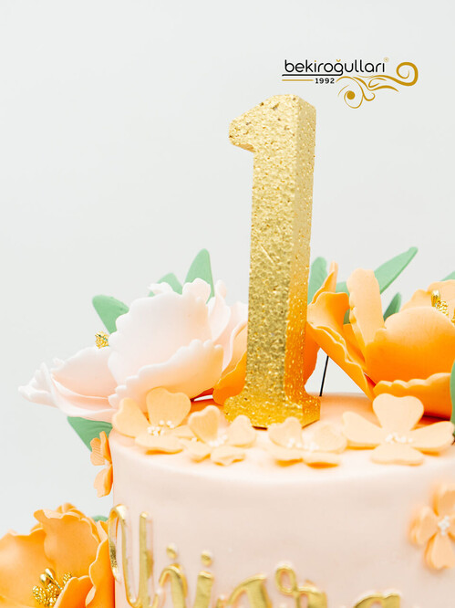 Turuncu Çiçekli Pasta