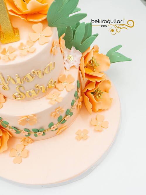 Turuncu Çiçekli Pasta