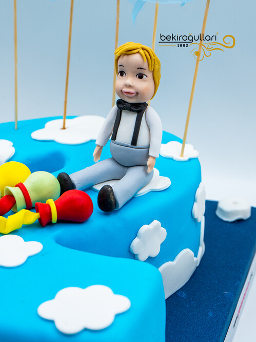 Uçak ve Erkek Figürlü 2 Yaş Pasta