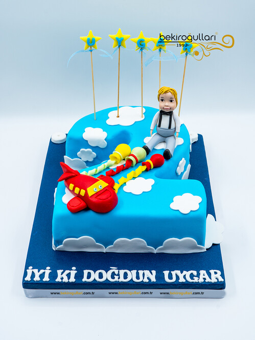 Uçak ve Erkek Figürlü 2 Yaş Pasta