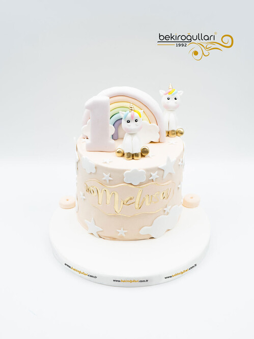 Unicorn ve Bulutlar Konsept Pasta
