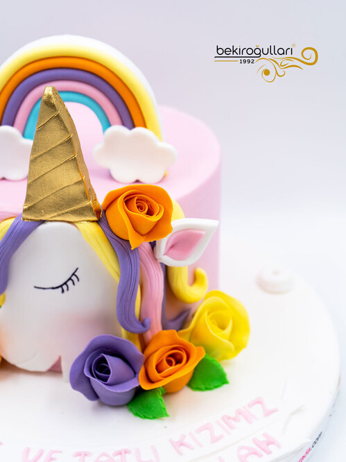 Unicorn ve Renkli Çiçekler Konsept Pasta