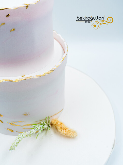 Varak Detaylı Minimal Pasta