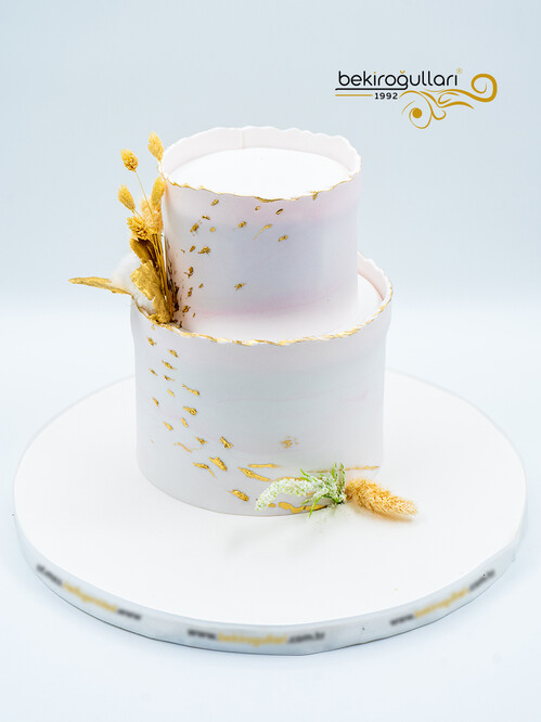 Varak Detaylı Minimal Pasta