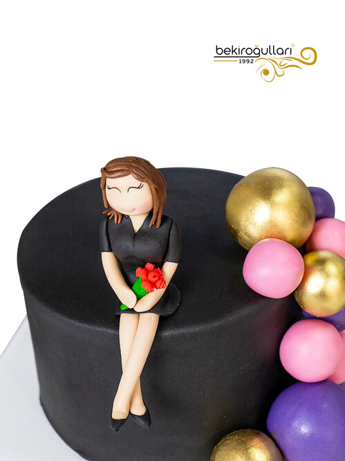 Yetişkin Kadın Model Konsept Doğum Günü Pastası