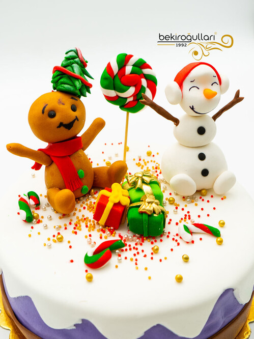 Yılbaşı Süslemeli Pasta