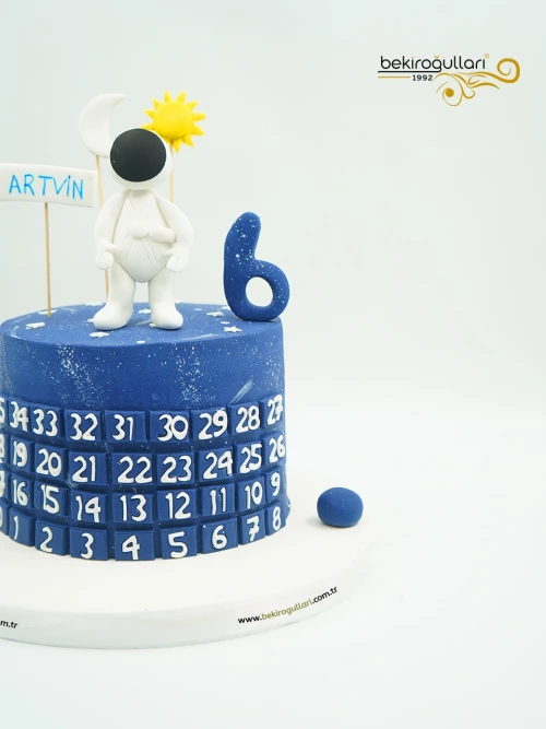 Astronot Temalı Butik Pasta