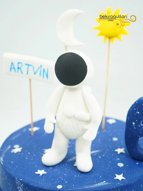 Astronot Temalı Butik Pasta