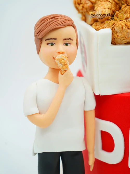 Atıştırmalık Ve Erkek Çocuk Figür Butik Pasta