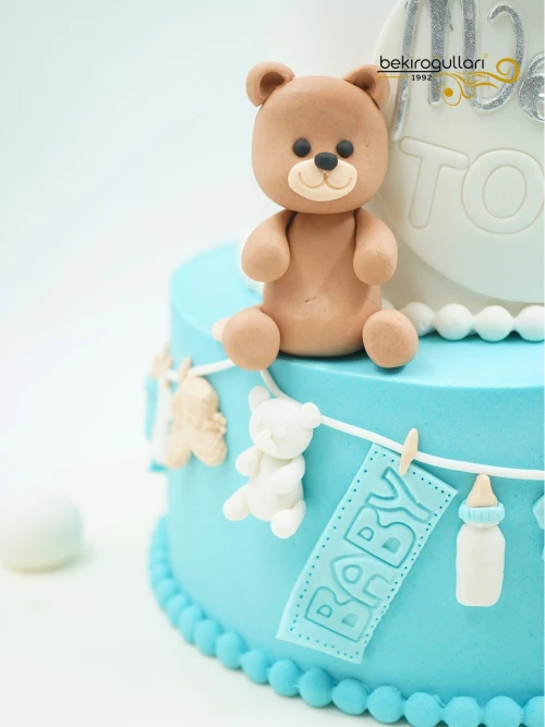 Ayı ve Taç Detaylı Butik Pasta