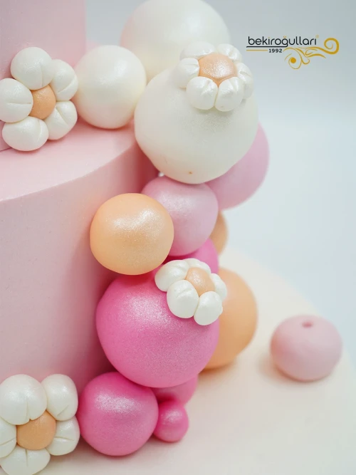 Balon ve Kız Çocuk Pasta