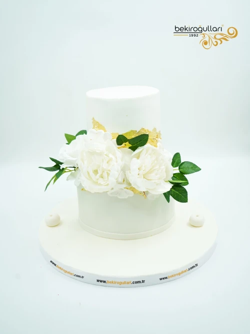 Beyaz Çiçek Detay Söz Nişan Pastası