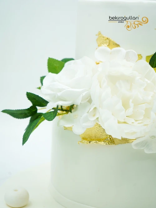 Beyaz Çiçek Detay Söz Nişan Pastası
