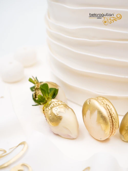 Beyaz Çiçek Gold Butik Pasta