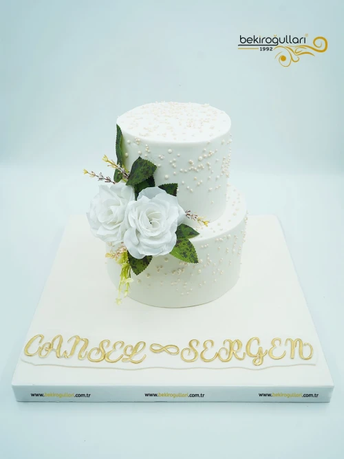 Beyaz Çiçek Ve İnci Detay Pasta