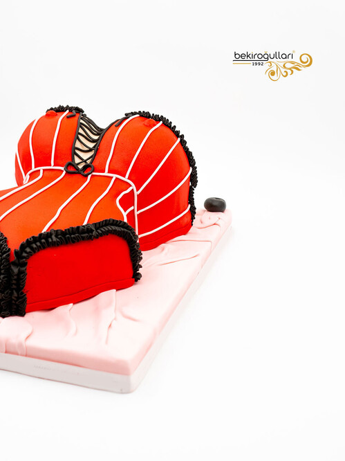 Büstiyer Temalı Butik Pasta