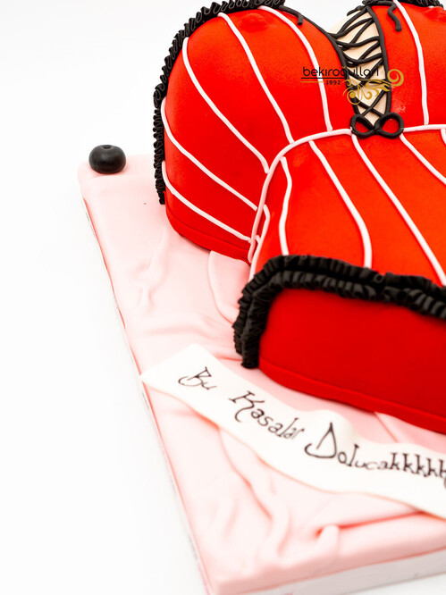 Büstiyer Temalı Butik Pasta