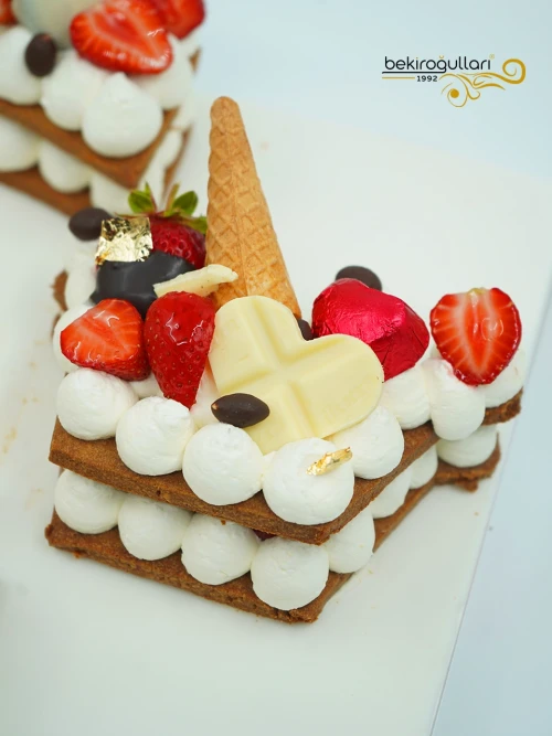 C Harf Kurabiye Pasta