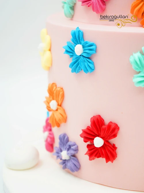 Çiçek Süslemeli Butik Pasta