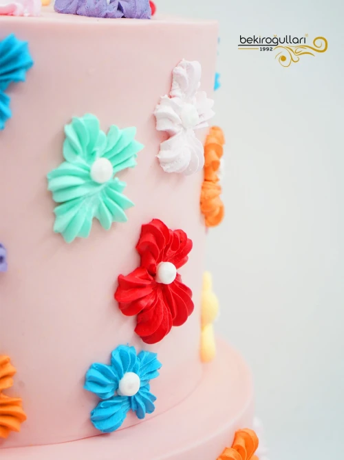 Çiçek Süslemeli Butik Pasta