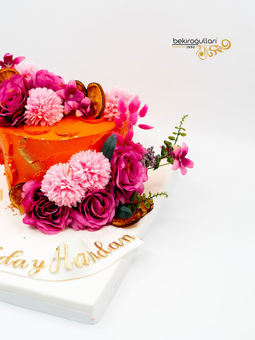 Çiçek Süslemeli Sıvama Pasta