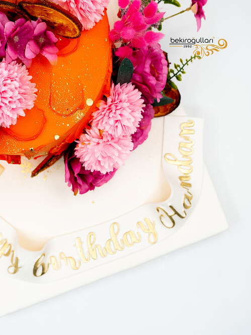 Çiçek Süslemeli Sıvama Pasta