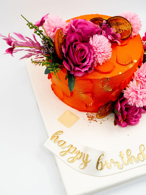 Çiçek Süslemeli Sıvama Pasta