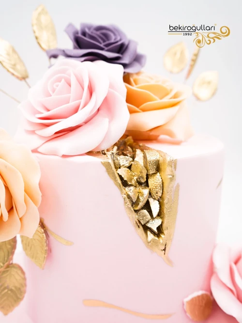 Çiçek Ve Gold Detay Butik Pasta