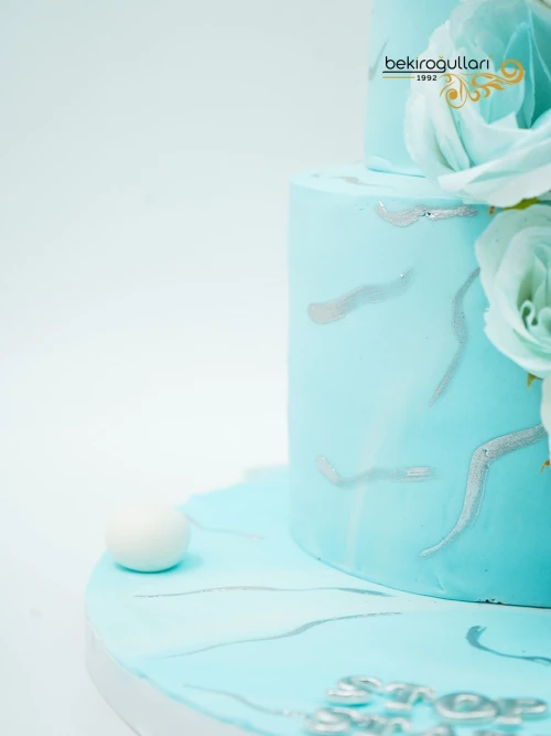 Çiçek Ve Kanat Tasarım Pasta