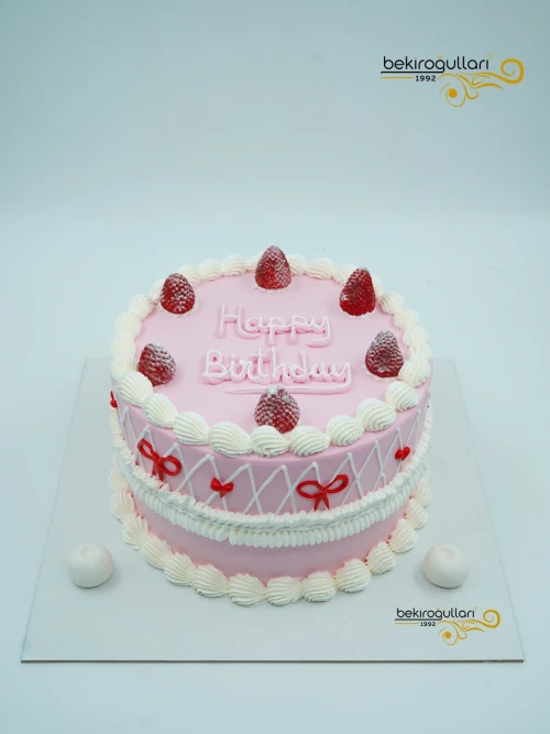 Çilek Süslemeli Naked Cake