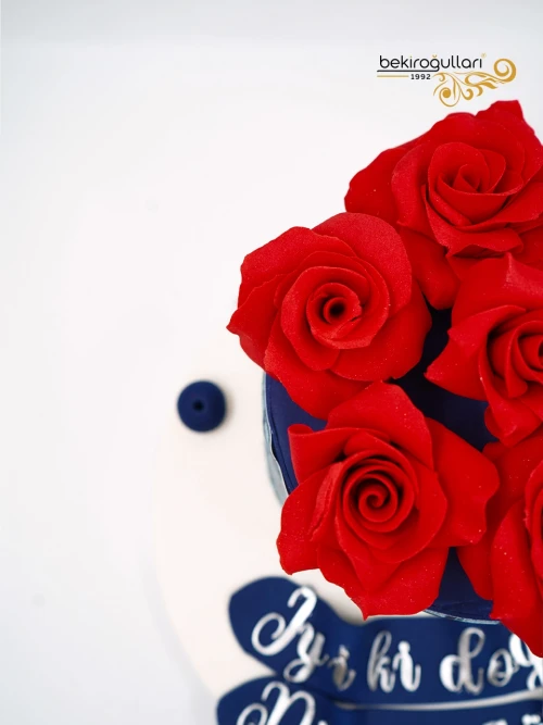 Dior Ve Gül Detay Butik Pasta