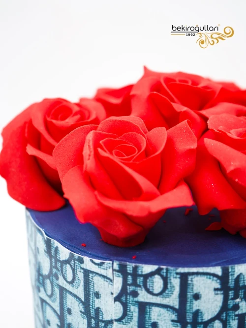 Dior Ve Gül Detay Butik Pasta