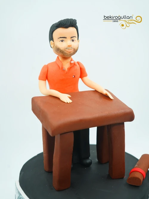 Dolar Ve Puro Detaylı Erkek Figür Butik Pasta