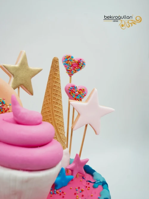 Donut Süslemeli Butik Pasta