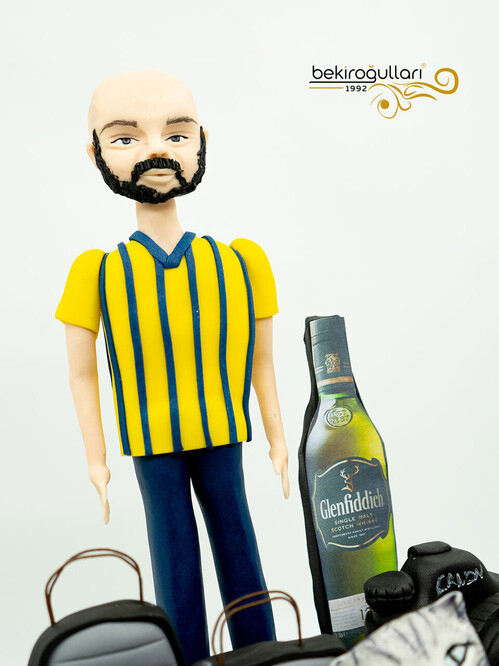 Erkek Figür ve Kedi Pasta